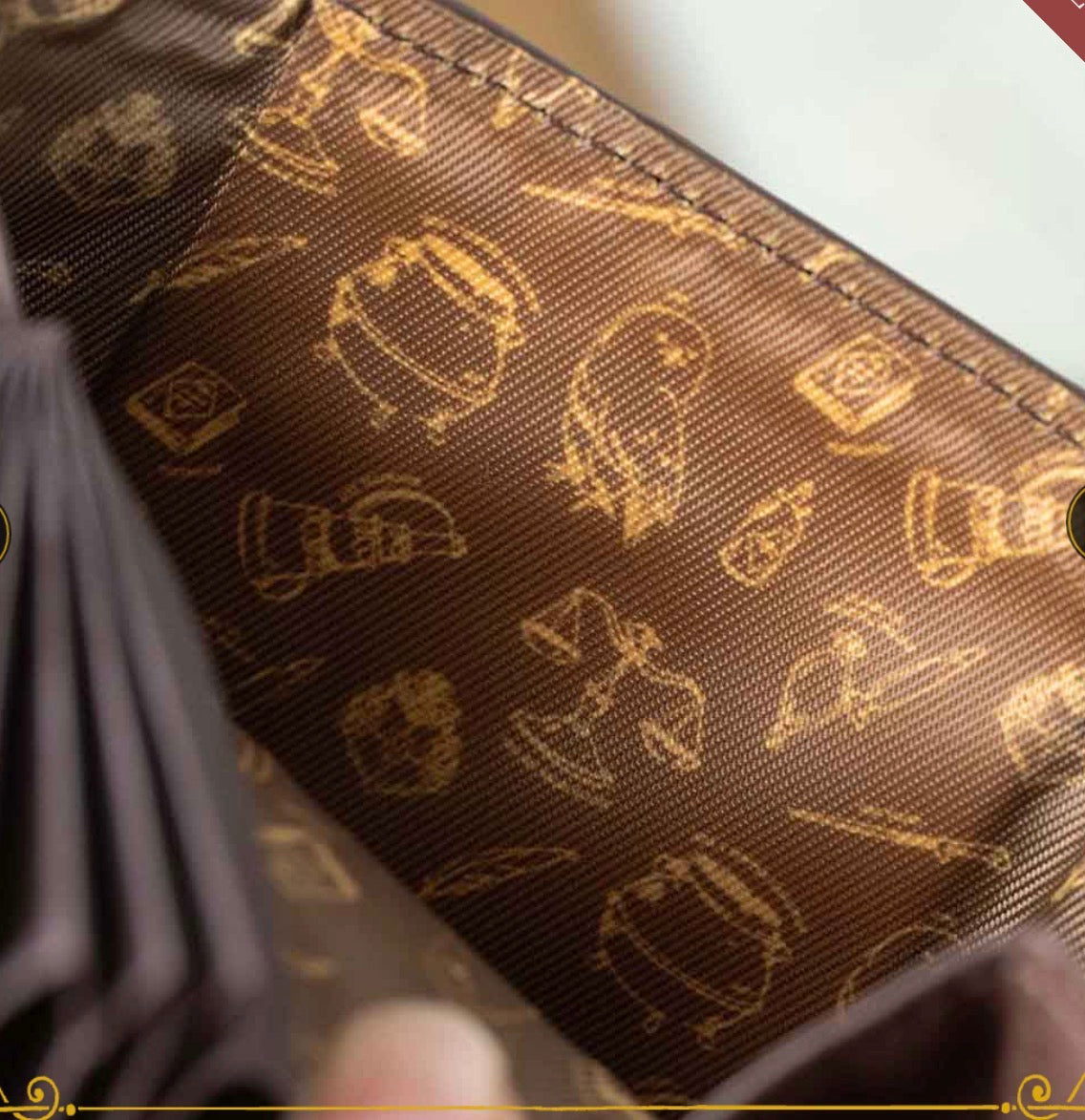 Harry Potter Mahou Dokoro | Hogwarts Trunk-Style Wallet 🪄✨