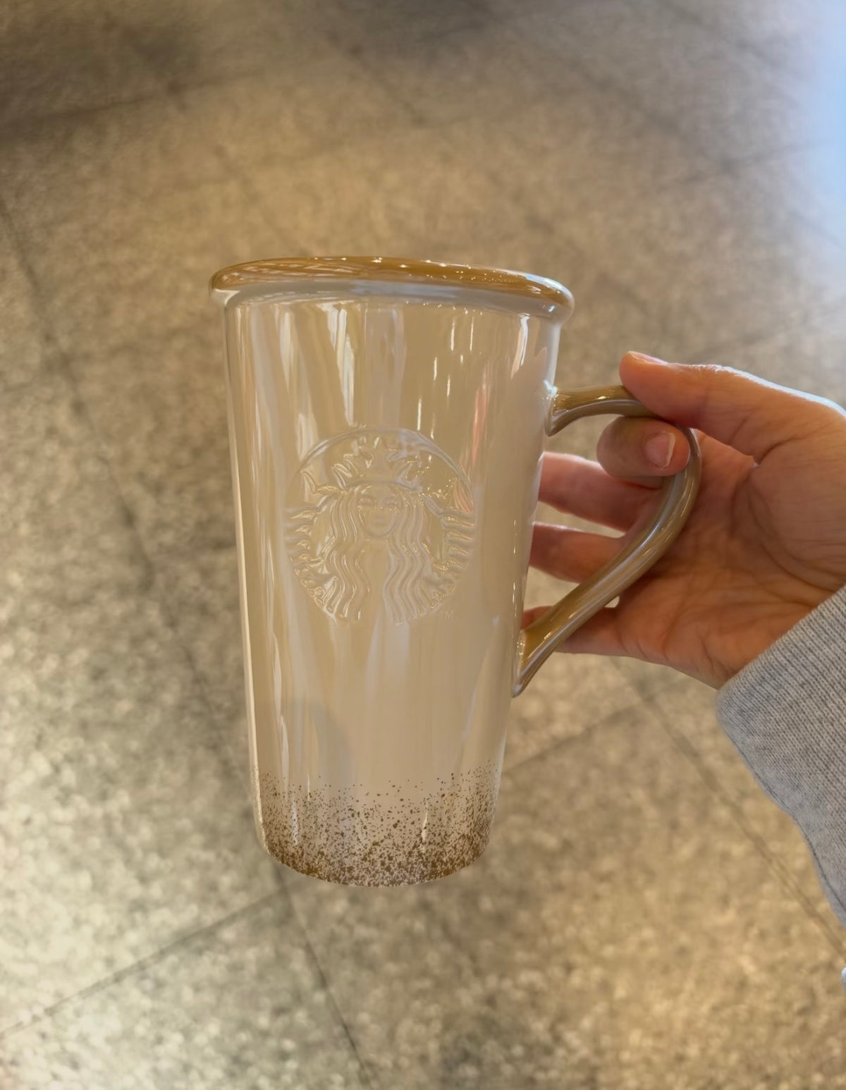 Taza Starbucks Korea Christmas 2026 Gold 16 oz