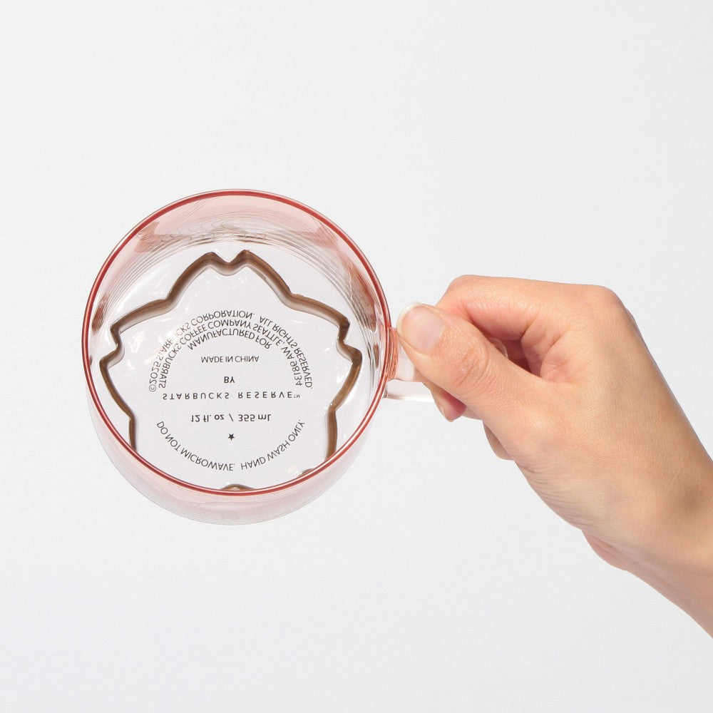 Taza de vidrio con asa y fondo dorado de Starbucks Reserve® Sakura 2025 de 355 ml