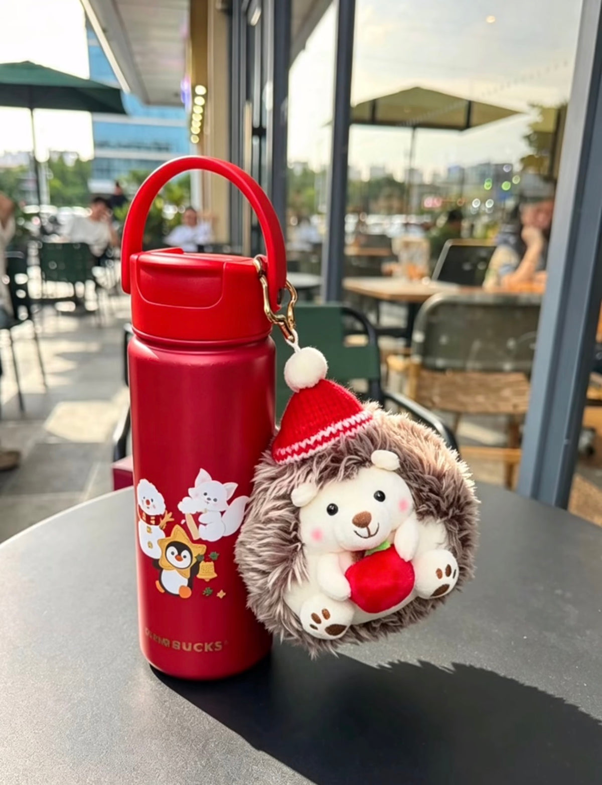Starbucks China Christmas 2026 | Red Stainless Steel Tumbler con charm de peluche
