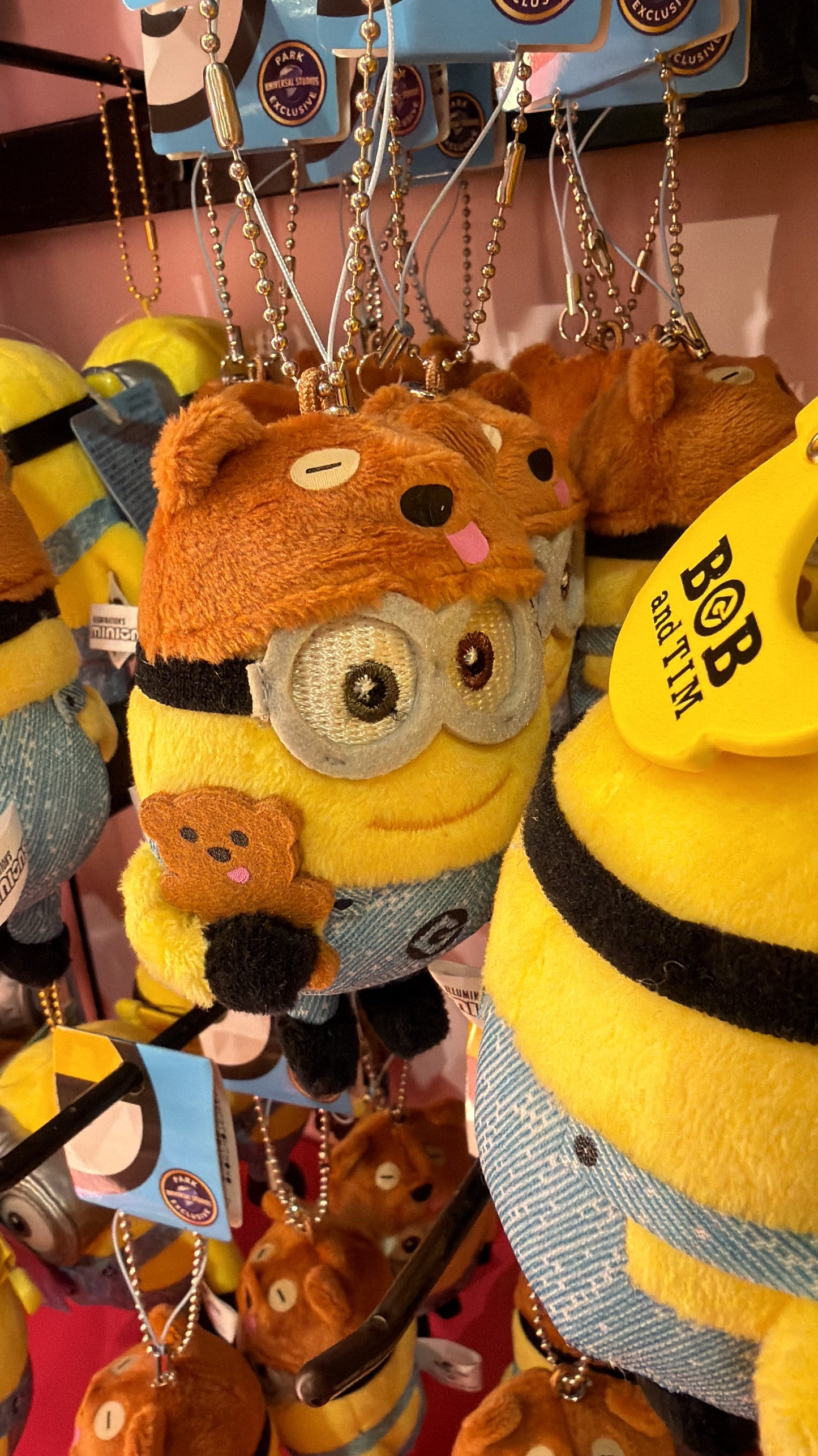 Llavero minion con gorrito bob