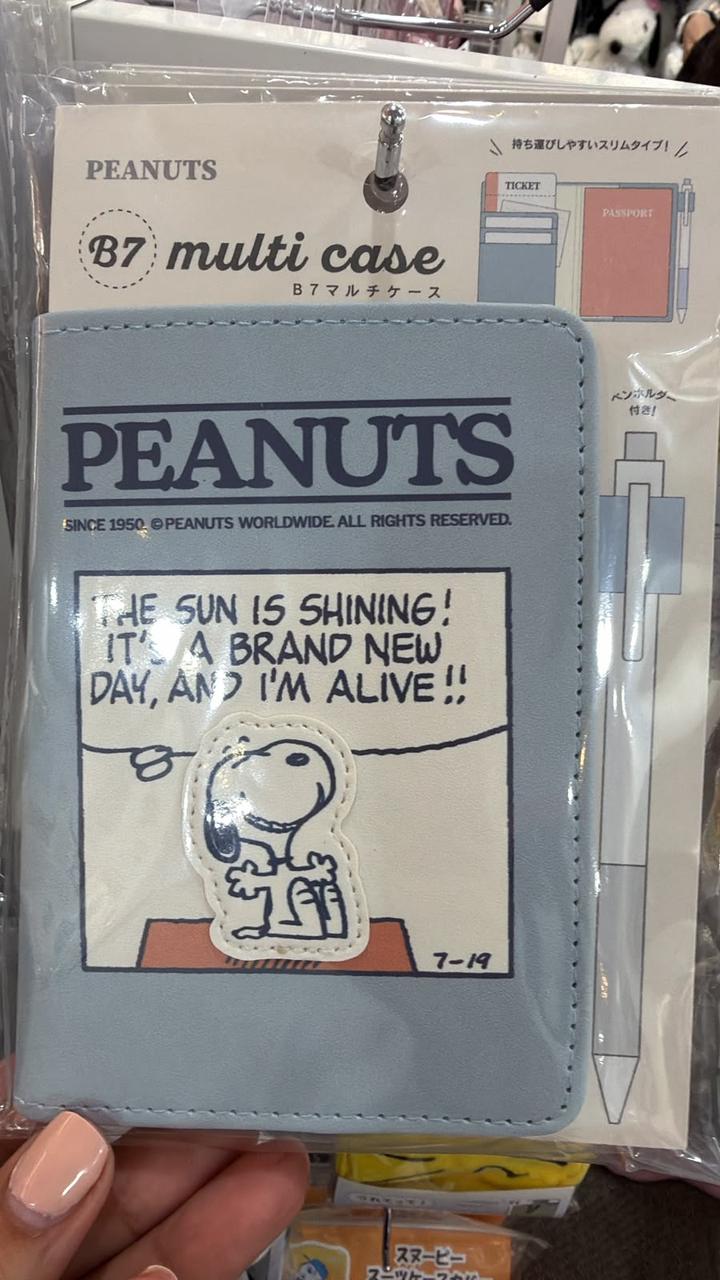 Peanuts porta pasaporte
