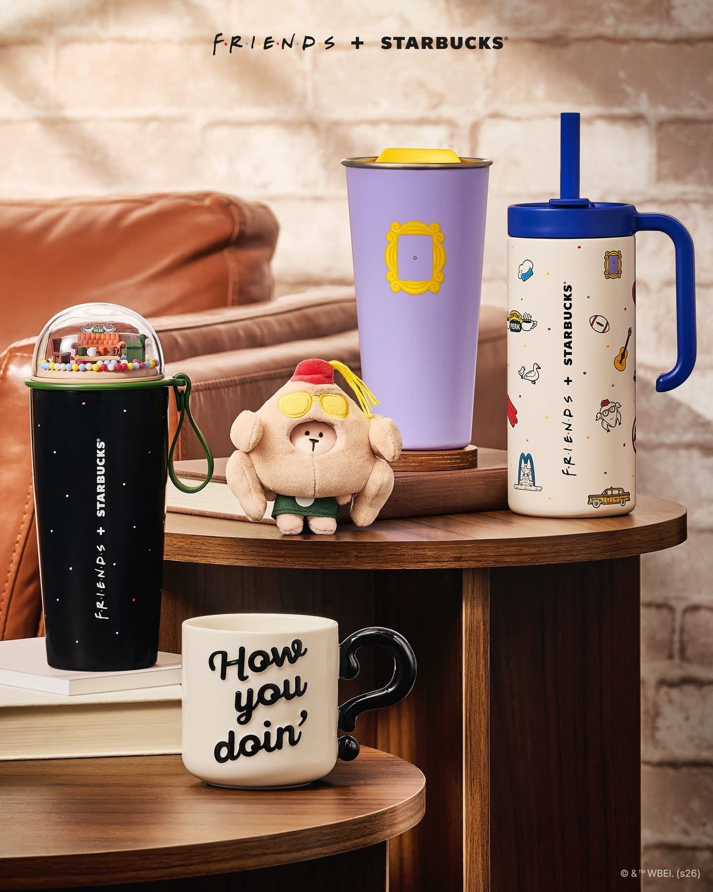 Tarro con popote azul friends x Starbucks