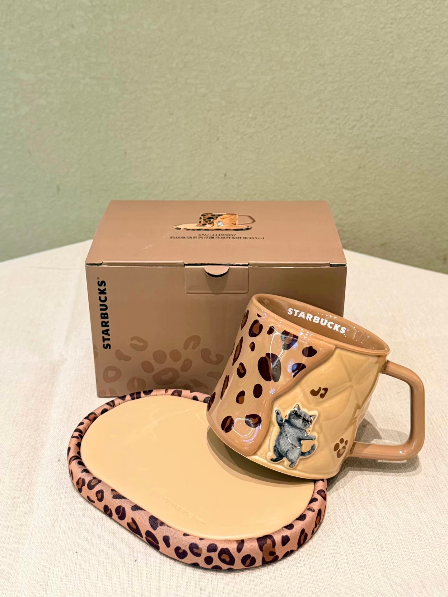 Starbucks Starbucks China 2026 Serie Leopardo Taza grabada de 365ml con portavasos
