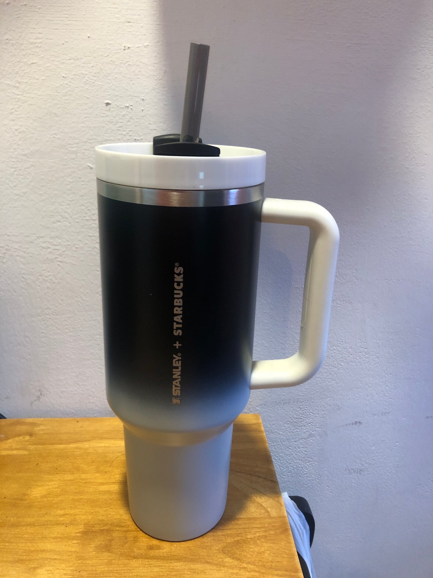 Stanley 40 oz Tailandia negro degradado