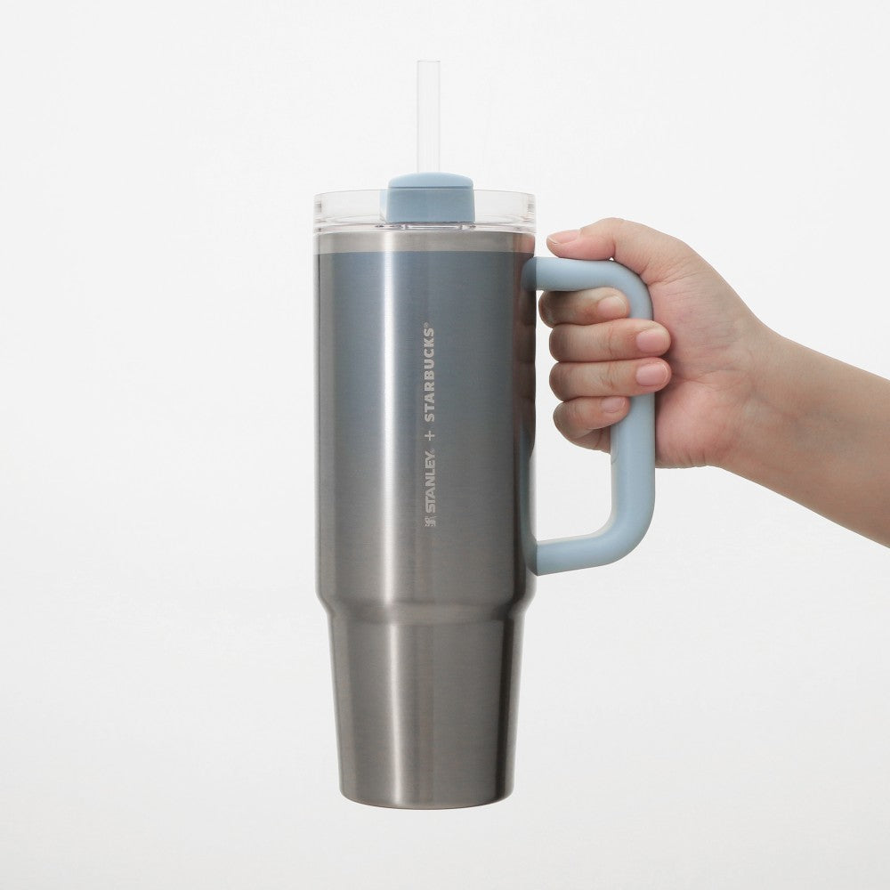 Vaso de acero inoxidable de 3 vías STANLEY, degradado azul hielo, 887 ml. Feel the breeze Japon 2026