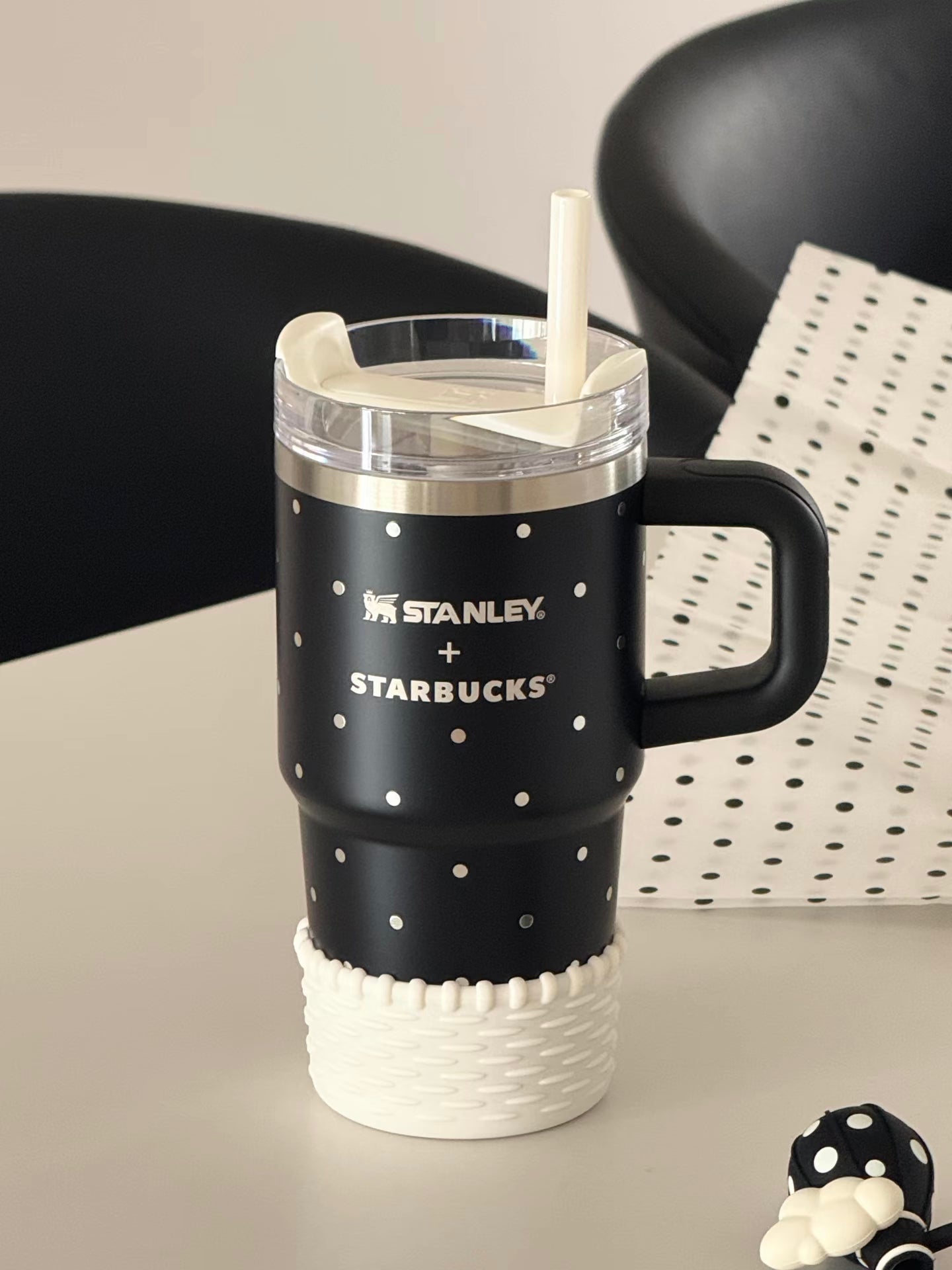Starbucks Polka Dot Wonderland Series Stanley 20 oz Negro