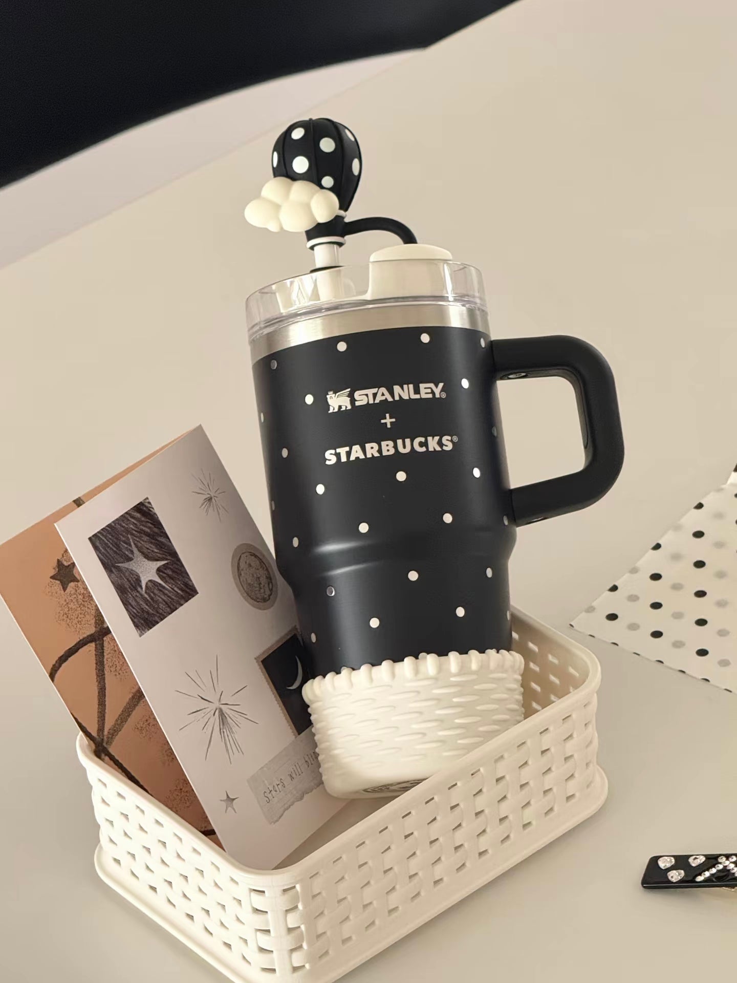 Starbucks Polka Dot Wonderland Series Stanley 20 oz Negro
