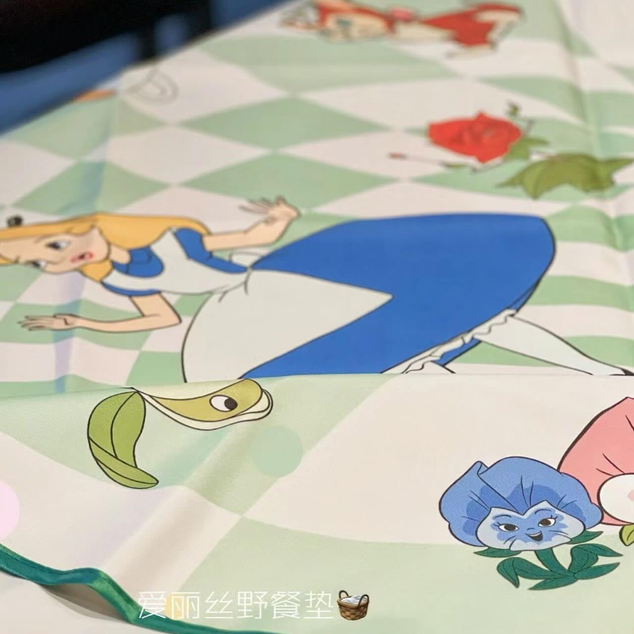 Disney x Starbucks China Alice in Wonderland Alice Tote Bag y Tapete Picnic