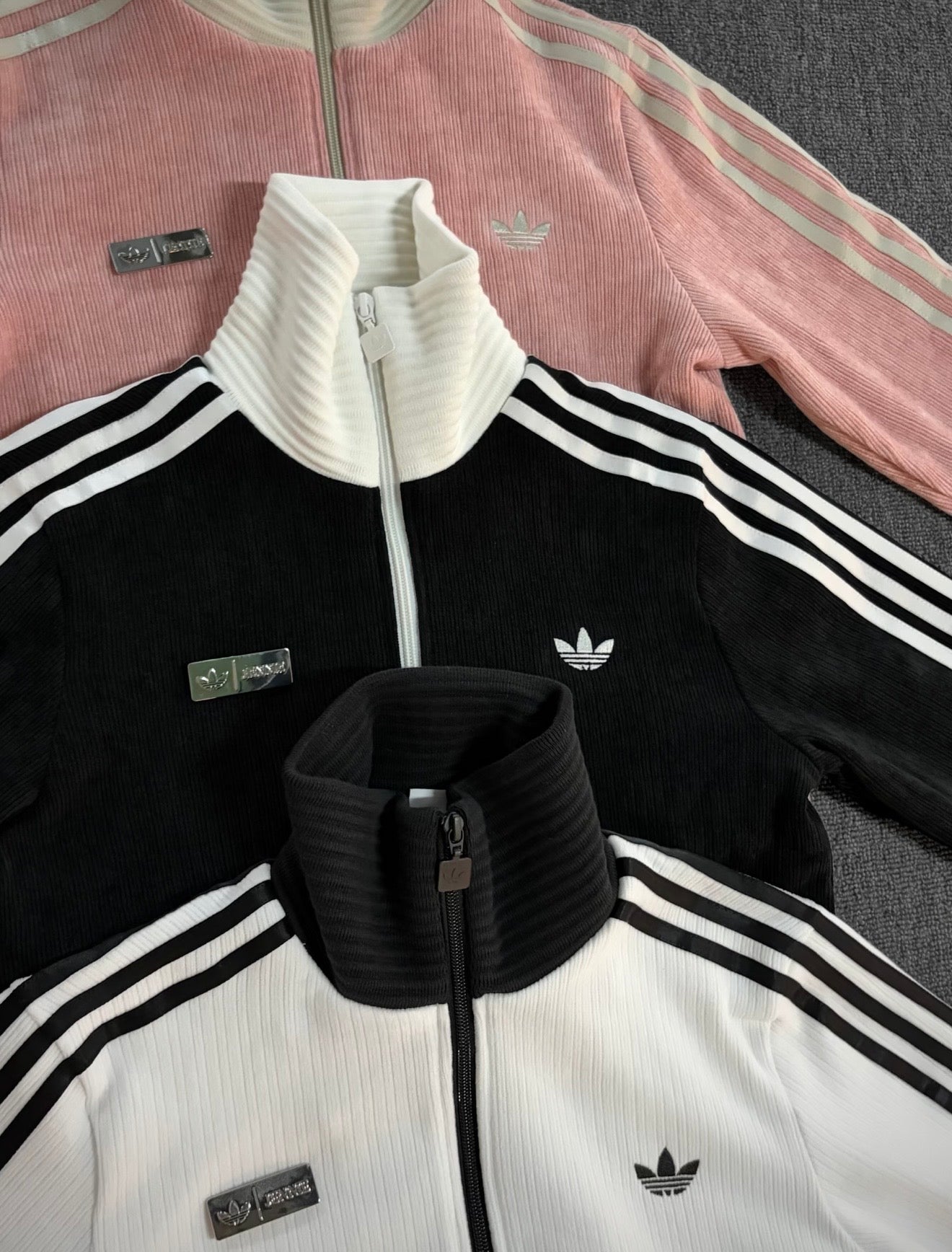 ADIDAS ORIGINALS BY JENNIE FAN OG
TRACK TOP