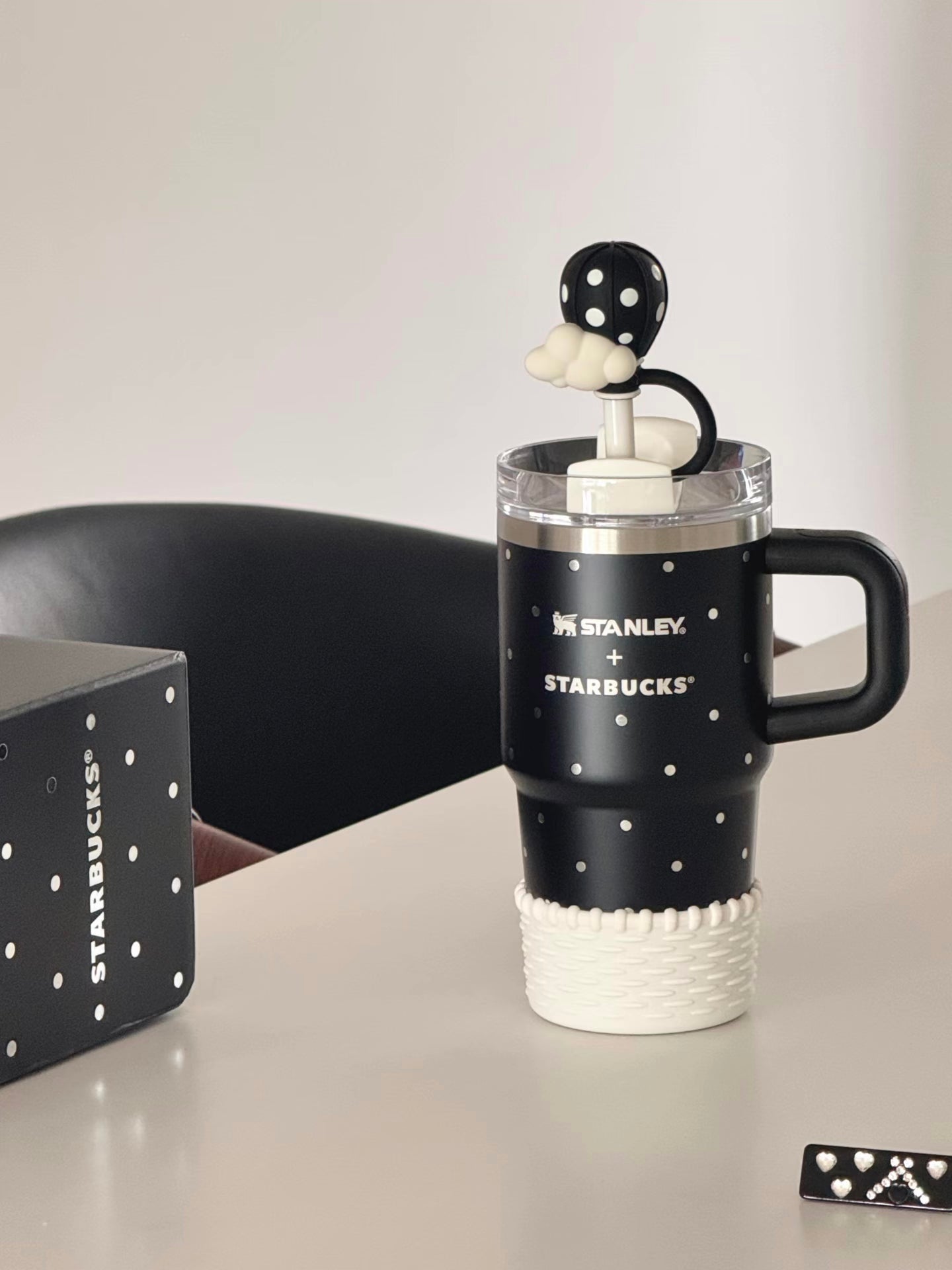 Starbucks Polka Dot Wonderland Series Stanley 20 oz Negro