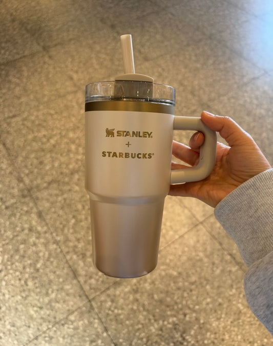 Starbucks Korea Christmas 2026 Stanley 20 oz con Popote