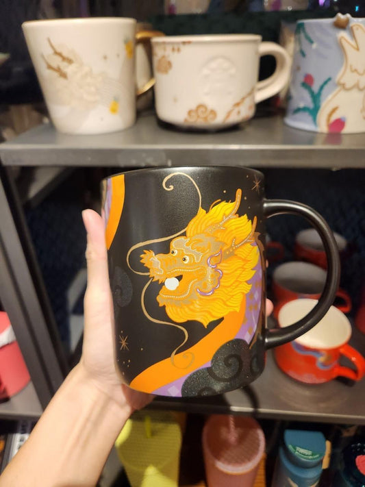 Taza negra Taiwan con dragon