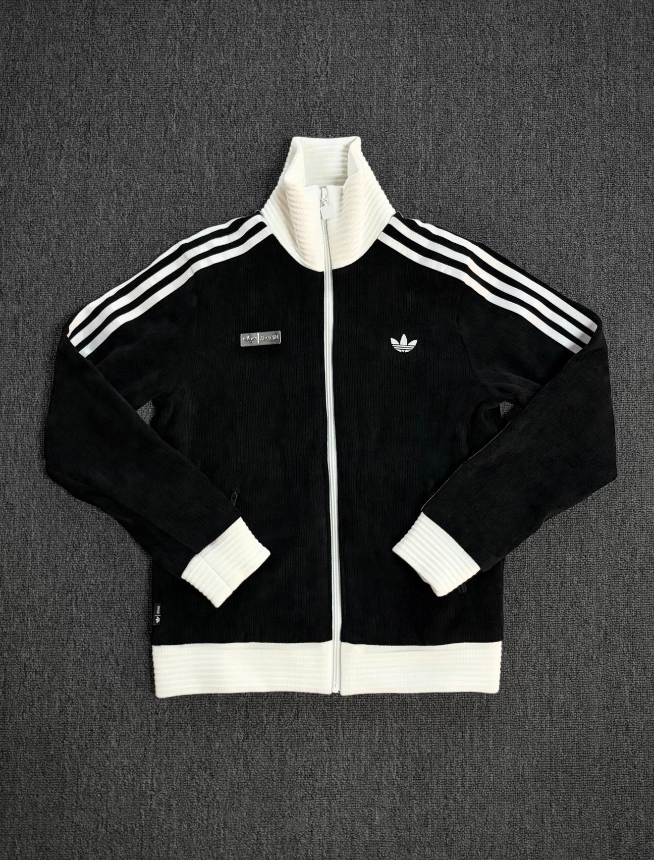 ADIDAS ORIGINALS BY JENNIE FAN OG
TRACK TOP