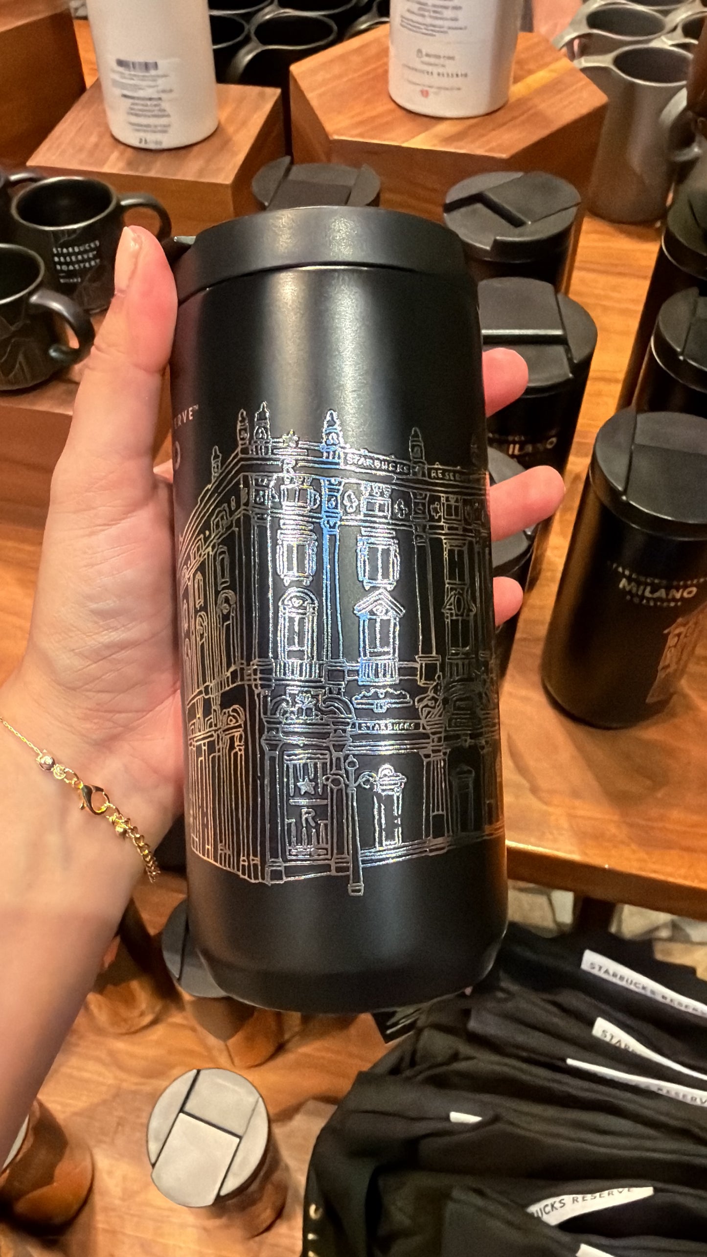 Termo fachada duomo Starbucks reserve Milán