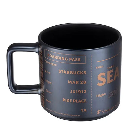 Taza de ceramica negra inspirada en pase de abordarStarbucks Taiwan 2026 x STARLUX