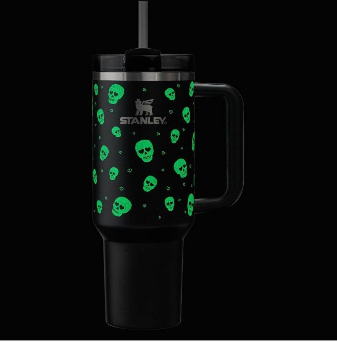 Stanley 40 Target Halloween 2026 oz Stainless Steel H2.0
FlowState Quencher Tumbler Sweetheart
Skulls