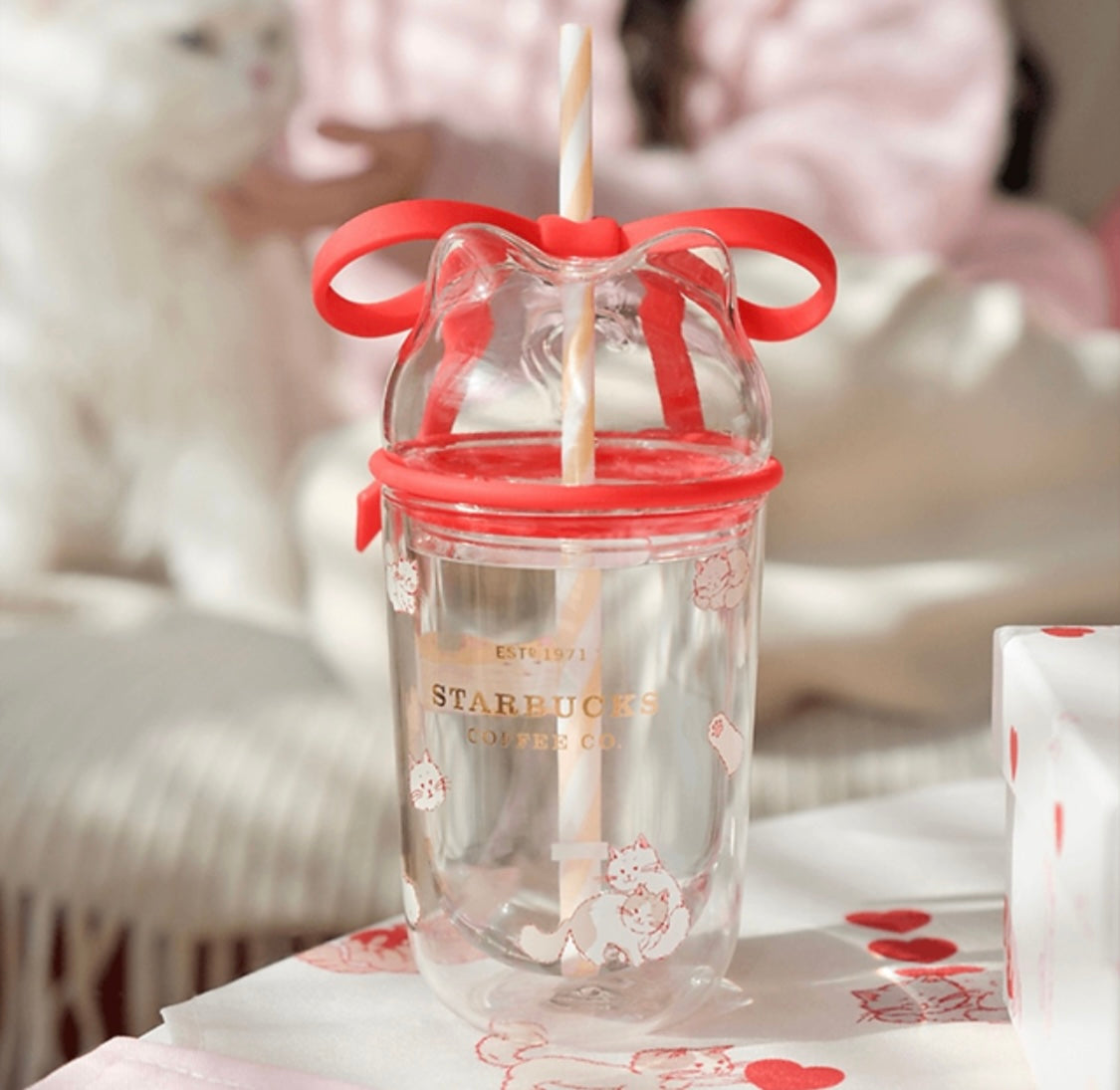 China Valentine Cats and Bow Double Walled Straw Glass Cup
400ml