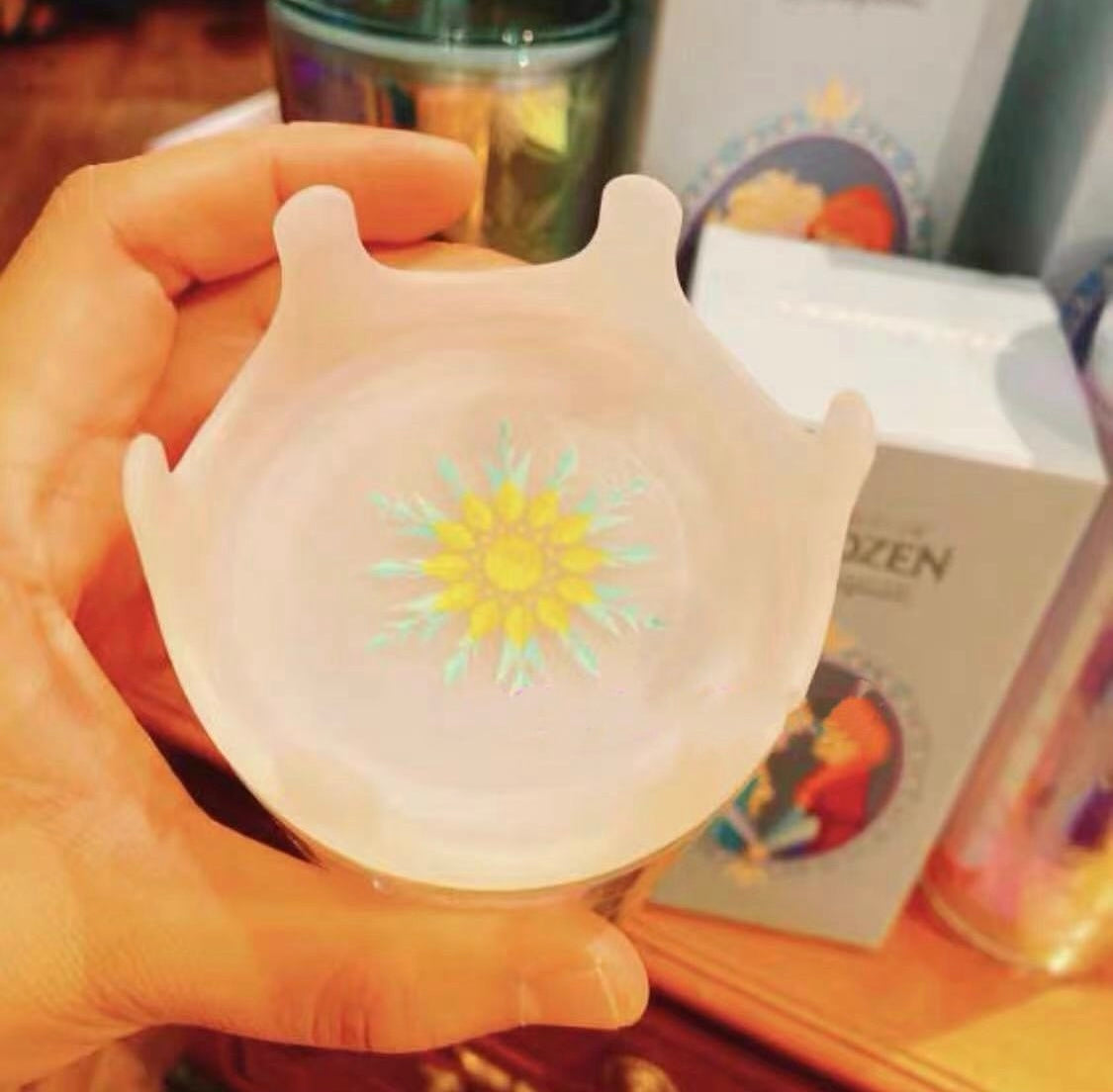 Hongkong Disneyland Starbucks x Disney Frozen Glass Cup with Crown Lid
