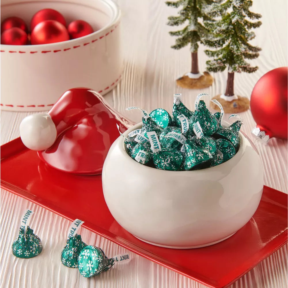 Caramelos de chocolate negro con sabor a trufa y menta navideña HERSHEY'S Kisses - 9 oz US Goods