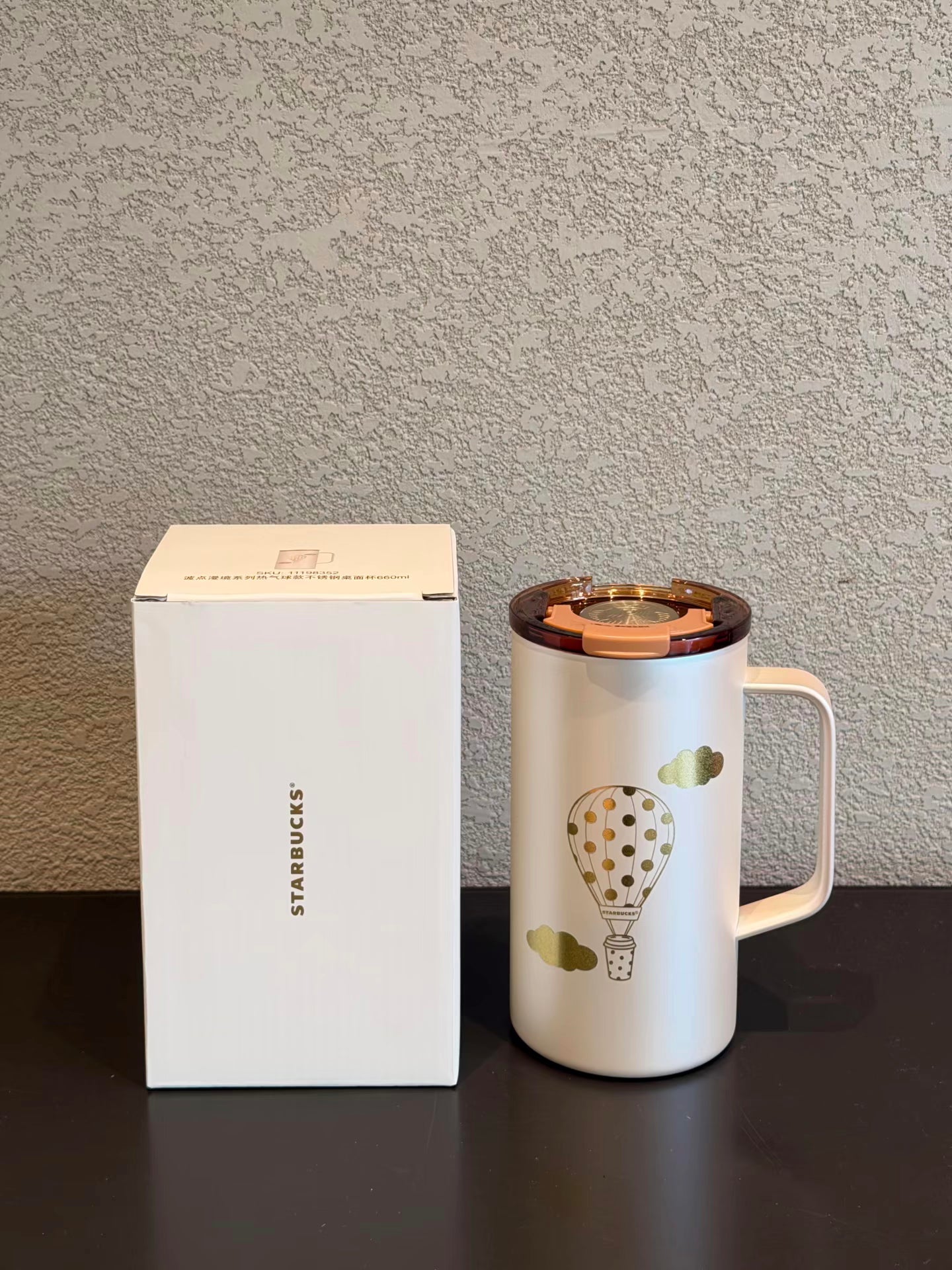 Starbucks China Polka Dot Wonderland 2026 · 660ml Balloon Stainless Steel Desk Mug