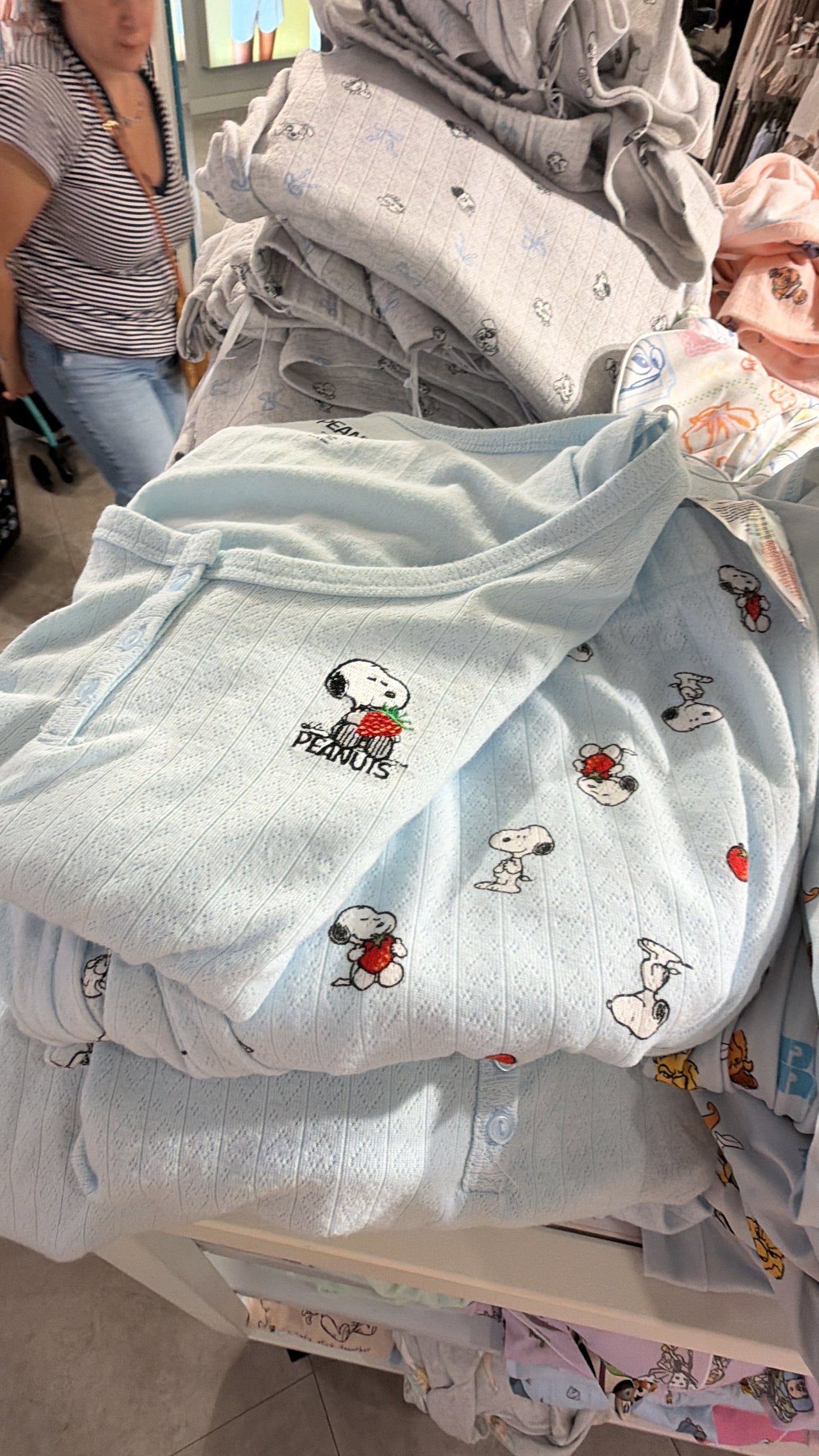 Pijama Snoopy azul con corazón Primark Milán