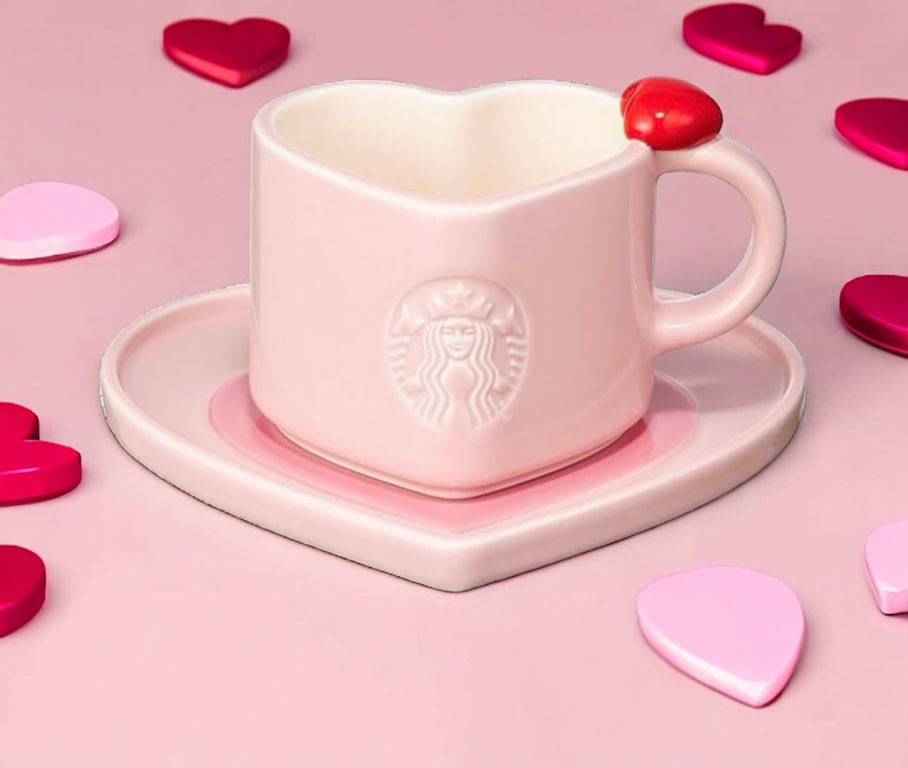 Taza de corazón con plato