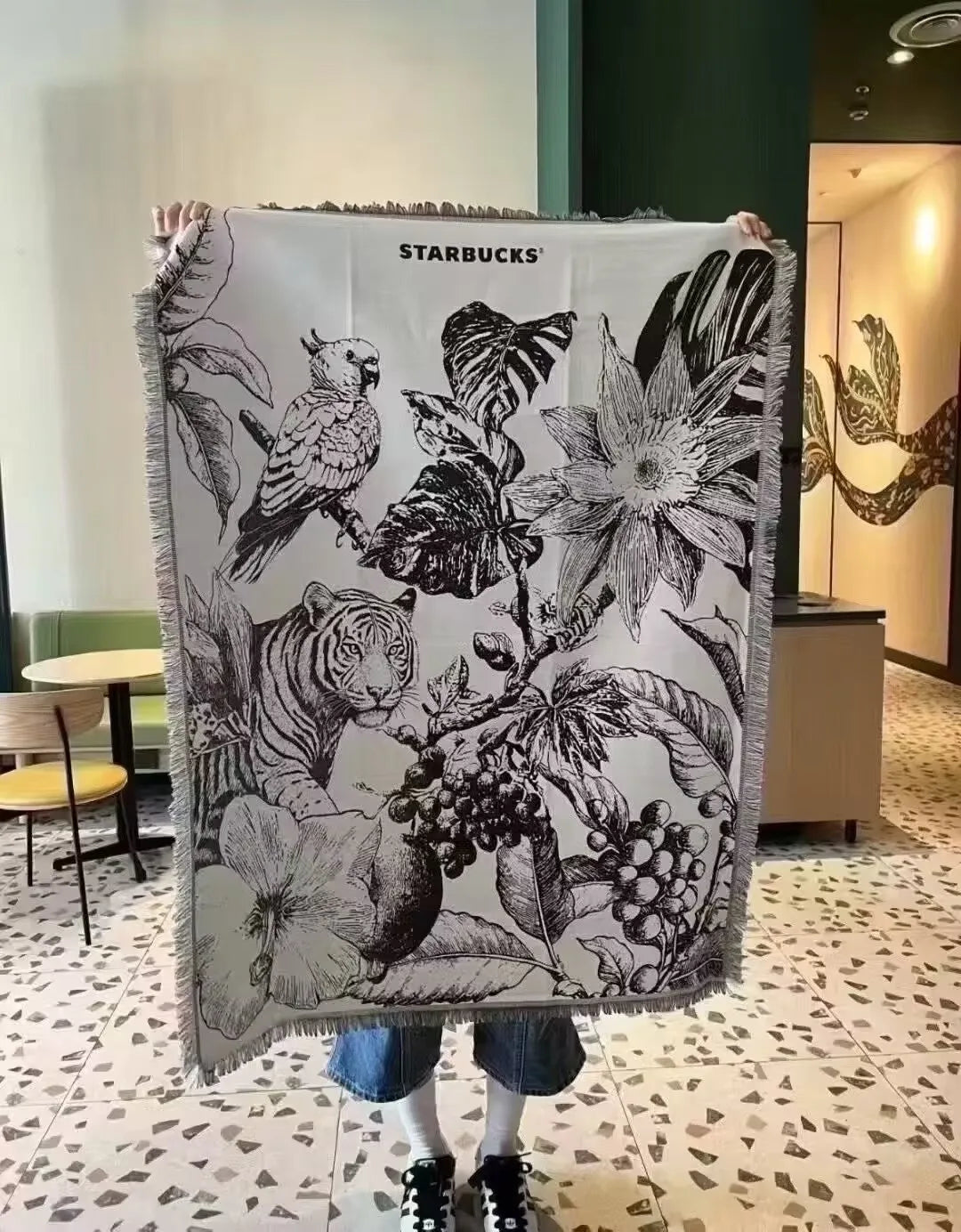 Cobija Starbucks Reserve Tiger y Café  2025 China (89*124cm)