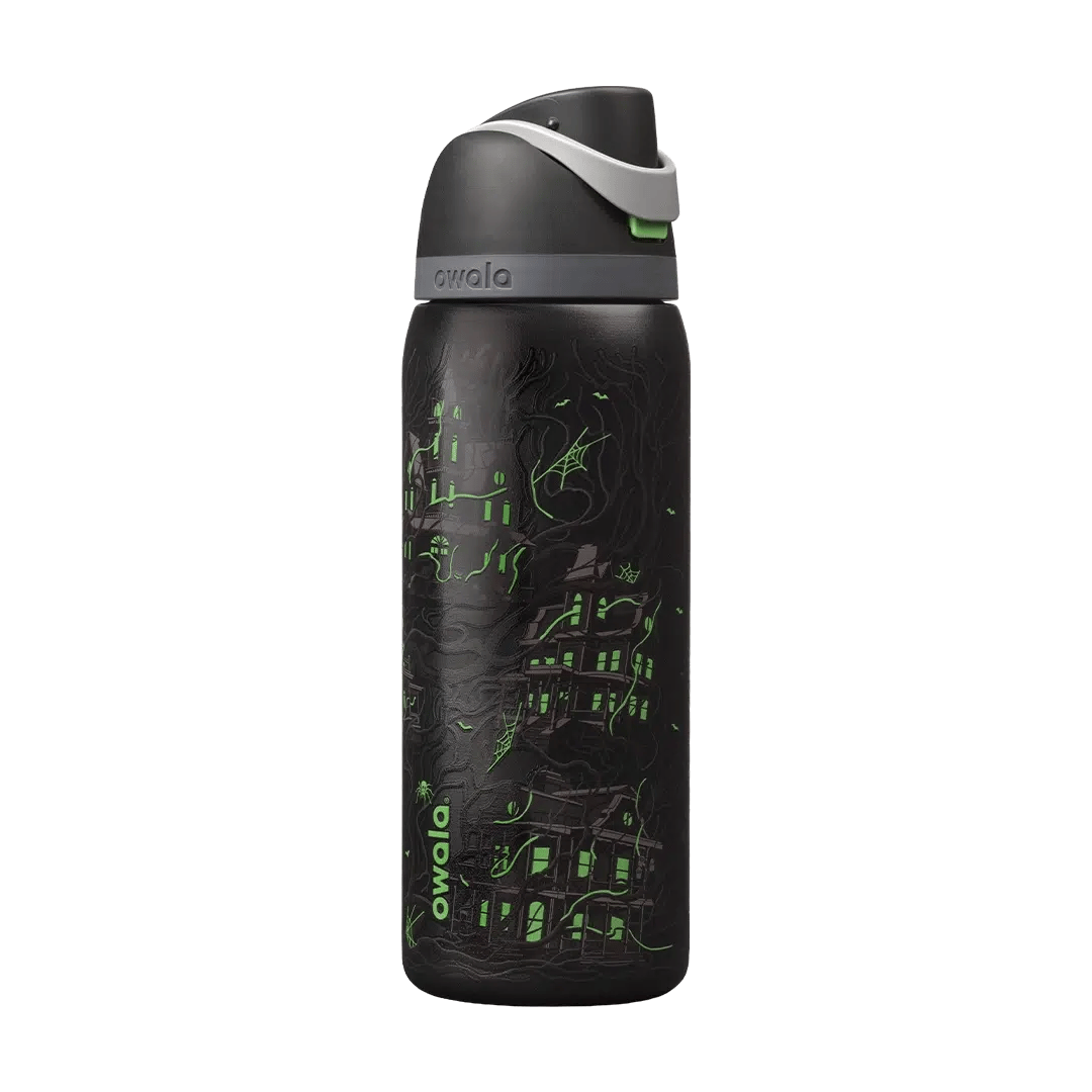 Owala Midnight Manor 32oz FreeSip botella de acero inoxidable que brilla en la oscuridad